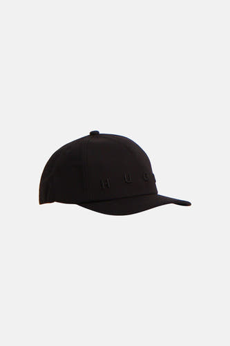 Zwarte pet van HUGO met subtiel geborduurd logo, zijwaarts weergegeven, minimalistisch design