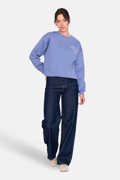 Gilet bleu de 24 Colours GMBH, avec des manches longues et un imprimé sur la poitrine.