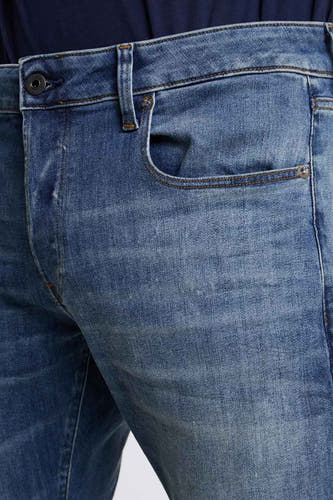 Jean slim fit bleu de G-Star RAW, avec une légère usure et des coutures discrètes.