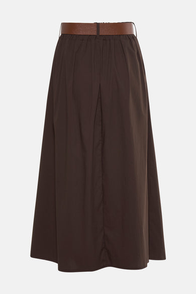Bruine lange rok van Terra di Siena, met een bruine riem en een geplooide tailleband.