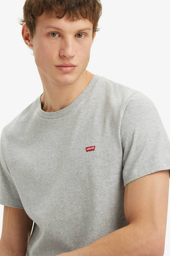 T-shirt gris à manches courtes de Levi's, design simple avec un petit logo sur la poitrine.