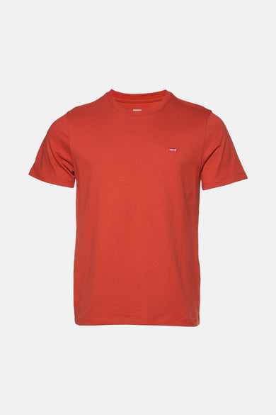 T-shirt rouge à manches courtes de Levi's® avec un petit logo sur la poitrine.