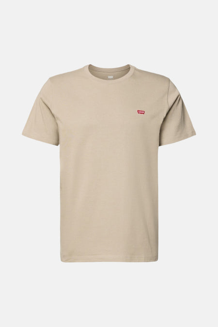 Beige T-shirt met rode Levi's-badge.
