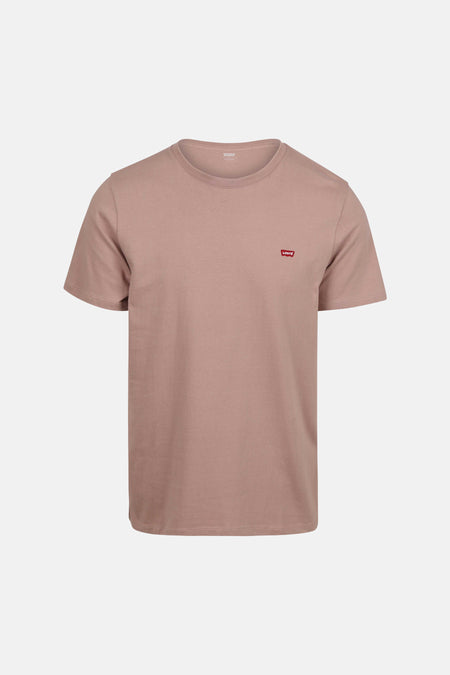 T-shirt rose à manches courtes de Levi's, avec un petit logo rouge sur la poitrine.