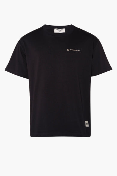 T-shirt noir à manches courtes de CATERPILLAR, avec une petite impression de logo sur la poitrine et un étiquette en bas.