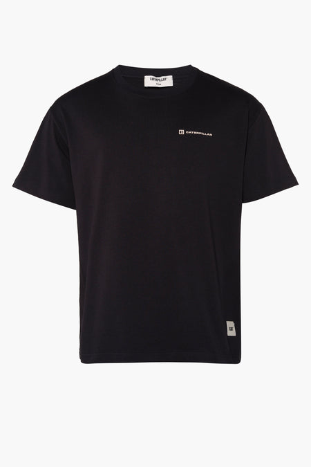 T-shirt noir à manches courtes de CATERPILLAR, avec une petite impression de logo sur la poitrine et un étiquette en bas.