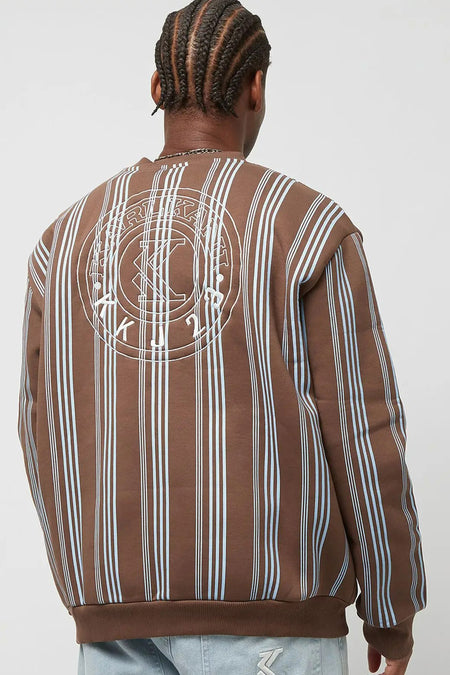 Bruine sweater met ronde hals van KARL KANI, voorzien van verticale strepen en een logo op de rug.