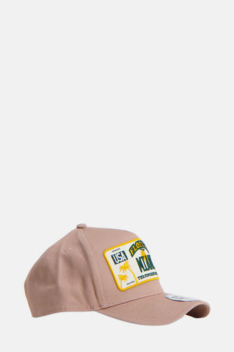 Chapeau beige de NEW ERA avec une patch brodée disant 'Miami' et des palmiers.