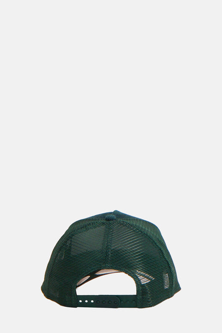 Casquette verte de NEW ERA avec structure en filet et bande réglable à l'arrière.