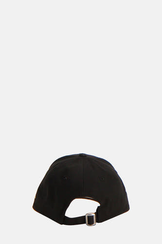 Chapeau noir de NEW ERA avec une sangle réglable à l'arrière.