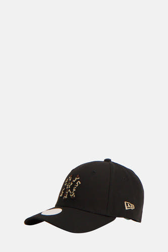 Chapeau noir de New Era, avec imprimé de léopard logo New York Yankees sur l'avant.