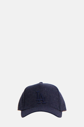 Casquette bleue de NEW ERA, avec un logo 'LA' brodé sur l'avant.