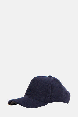 Casquette bleue de New Era, avec logo brodé sur l'avant.