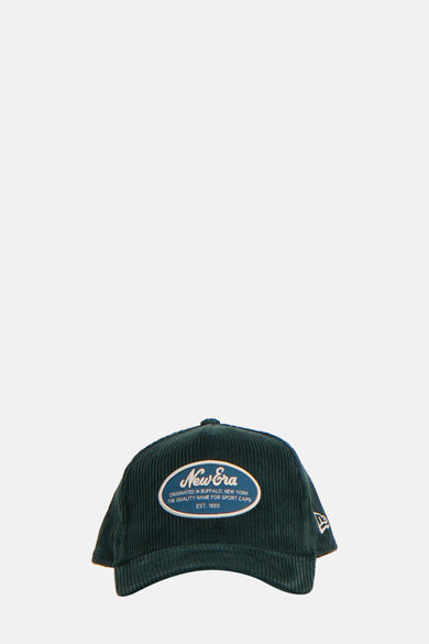 Casquette verte de NEW ERA avec une texture en velours côtelé et un patch logo voyant.