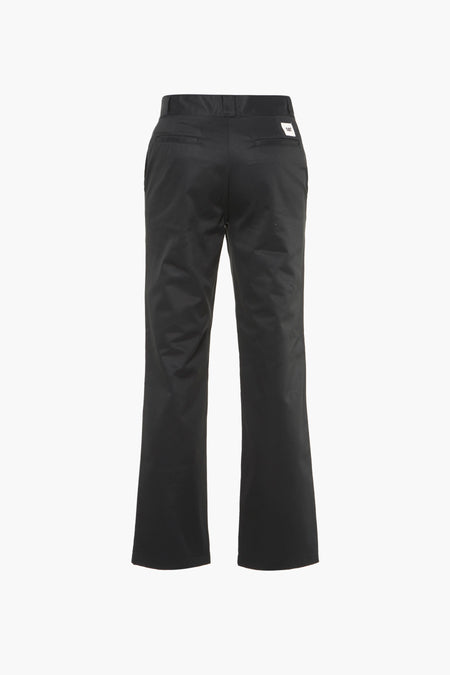 Chino noir de CATERPILLAR, vue arrière avec un tissu lisse.