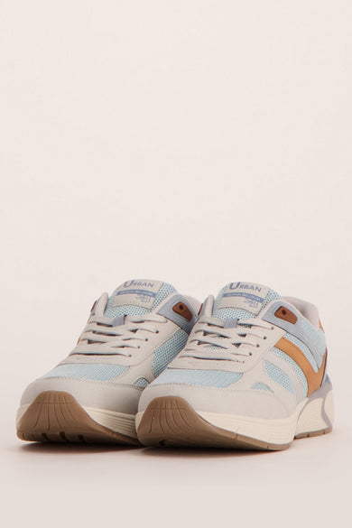 Baskets beiges avec détails en mesh bleu clair de ZEB STYLE LAB, semelle beige et lacets blancs, vue de face