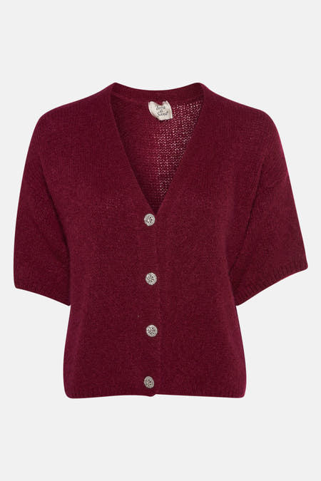 Gilet rouge de Terra di Siena avec des manches courtes et des boutons décoratifs.