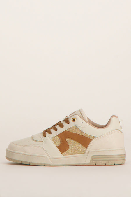Sneakers beige de ZEB STYLE LAB, avec des lacets bruns et un accent brun scintillant sur le côté, en vue latérale.