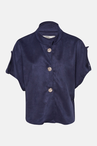 Gilet bleu de Terra di Siena avec col montant, trois boutons ronds marron clair et manches courtes et ouvertes.