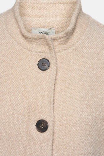 Veste beige de Terra di Siena, avec fermeture à boutons et texture douce.