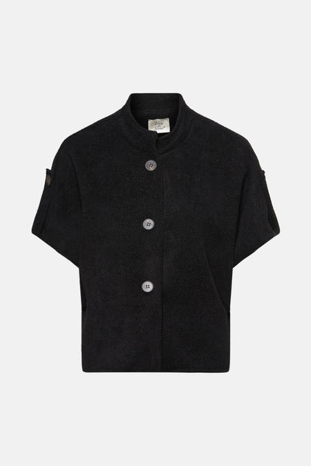 Cardigan noir de Terra di Siena avec des manches courtes et une fermeture à boutons.