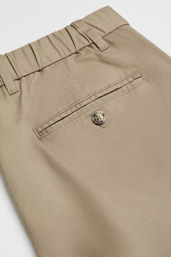 Pantalon court marron de MANGO avec ce taille élastique et poche à rabat avec détail de nœud.