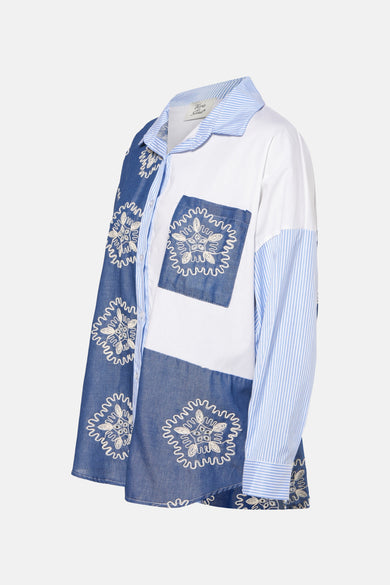 Chemise bleue à manches longues de Terra di Siena, avec des détails brodés et un motif rayé.
