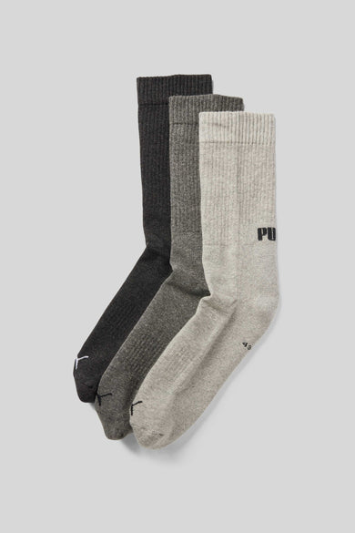 Chaussettes grises de PUMA avec logo et textures subtilement rayées, en trois teintes de gris.