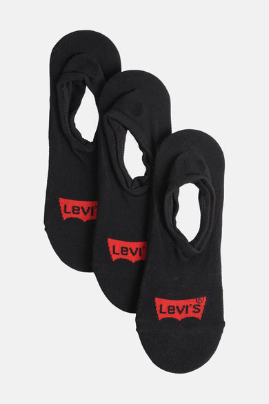 Chaussettes de sneakers noires de Levi's® Accessories, avec le logo Levi's rouge sur le côté.