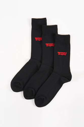 Chaussettes noires de Levi's® Accessories avec un logo rouge, posées sur un fond blanc.