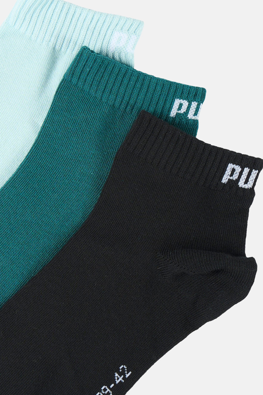 Chaussettes multicolores PUMA avec logo blanc et détails côtelés.