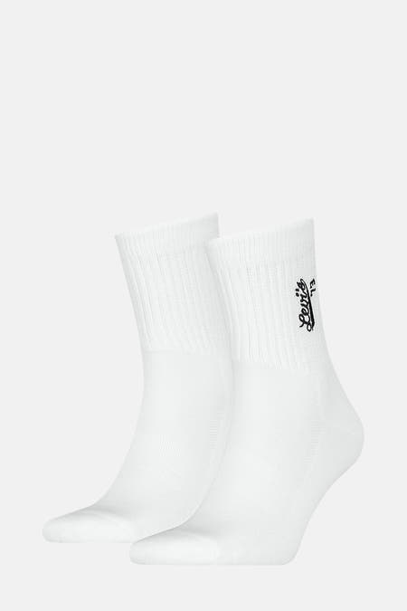 Chaussettes blanches de Levi's® Accessories, avec un logo brodé sur le côté.