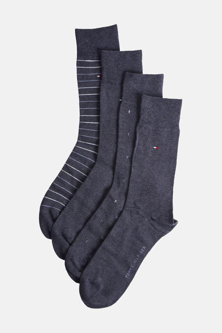 Chaussettes bleues de TOMMY JEANS, emballées dans une boîte bleue avec un motif de logos.