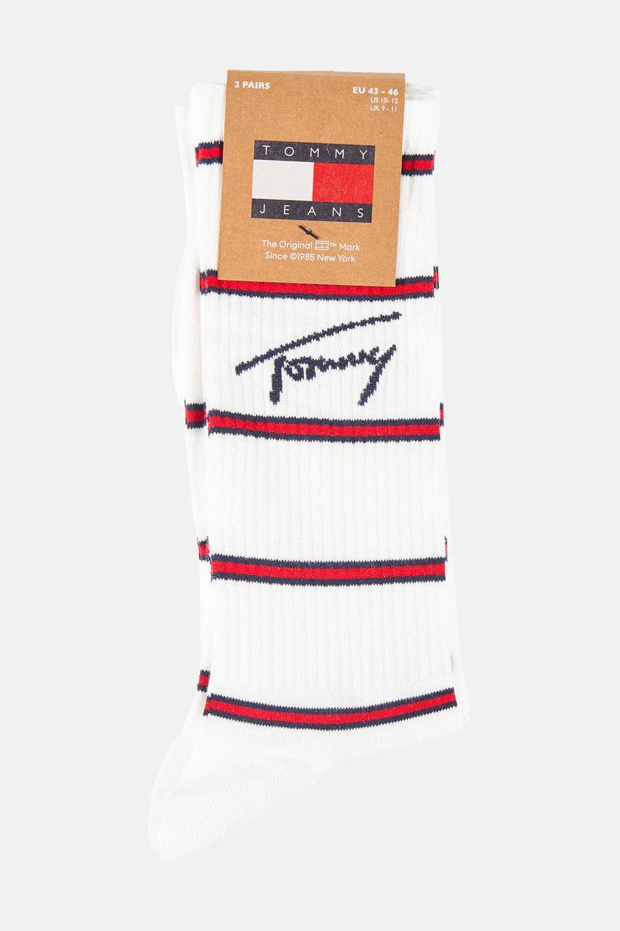 Chaussettes blanches Tommy Jeans avec rayures rouges et bleues et imprimé logo.