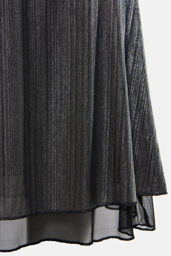Robe courte de couleur argentée de 24 colours gmbh, avec des plis et une enche transparente.