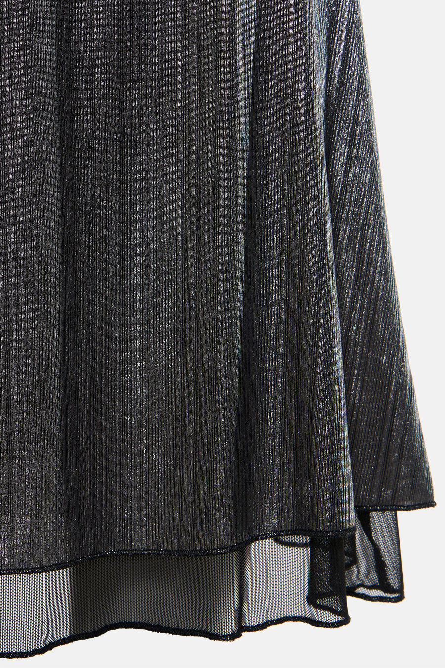 Robe courte de couleur argentée de 24 colours gmbh, avec des plis et une enche transparente.