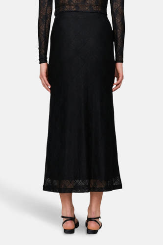 Robe noire de 24 Colours GmbH, avec un motif subtil et une jupe transparente, vue de derrière.