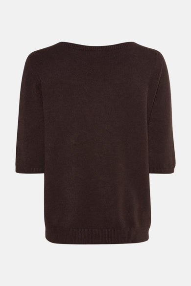 Pull marron avec col rond de Terra di Siena, texture tricotée lisse.