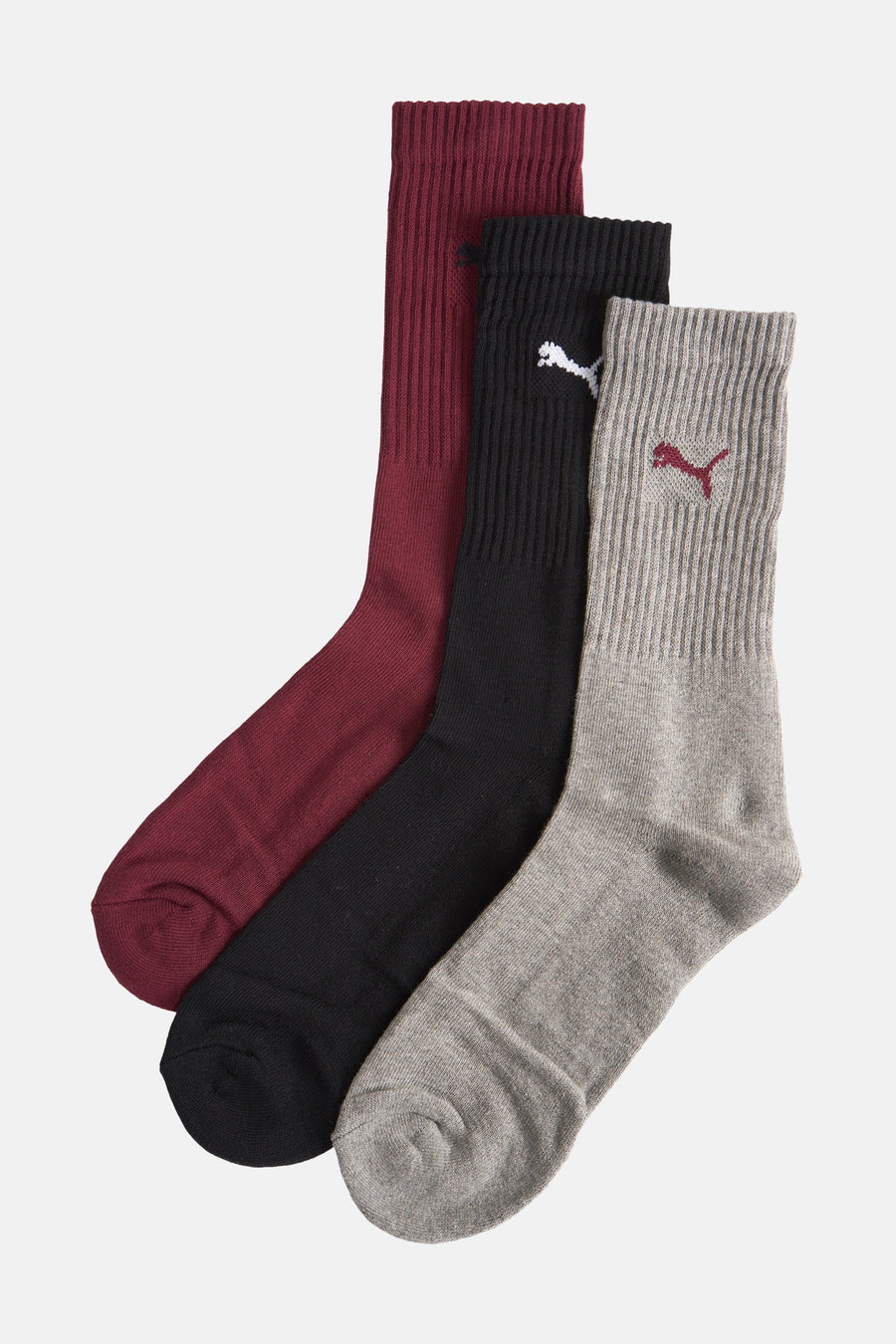 Chaussettes multicolores de PUMA, avec une texture côtelée et un emballage avec le logo PUMA.