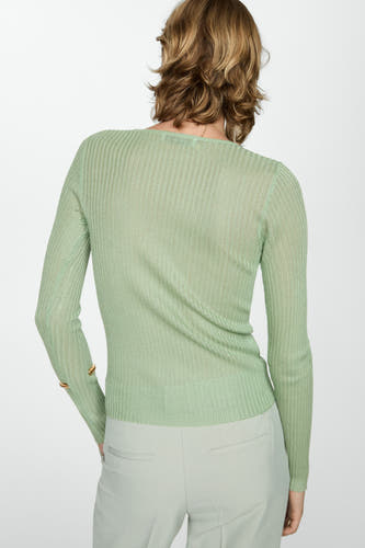 T-shirt vert de ronde col MANGOANGO, avec man long et et une texture tr en côtes, associé à un pantalon.