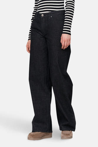 Jean en denim noir de 24 Colours GMBH, avec un dos arrière et et une bande rayée.
