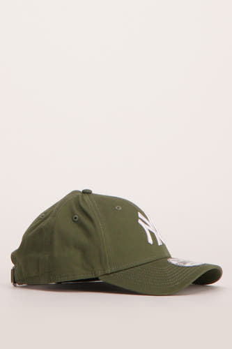 Casquette verte de NEW ERA avec un logo "NY" blanc sur l'avant.