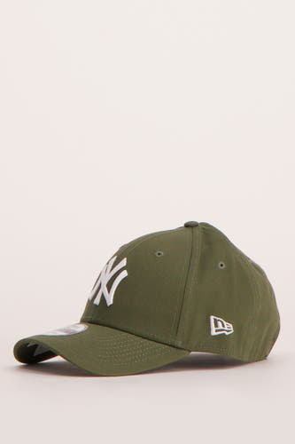 Casquette verte de New Era avec un logo blanc des New York Yankees sur l'avant.