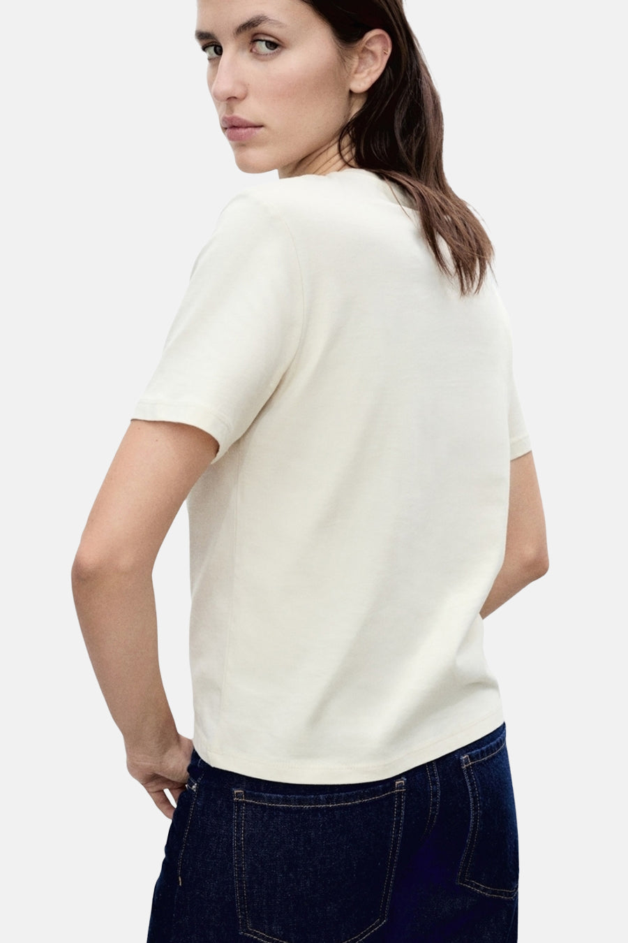 Beige T-shirt met korte mouwen van MANGO, met een effen design en een klassieke pasvorm.