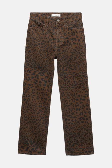 Pantalon marron de MANGO avec un imprimé léopard sur toute la surface et une coupe droite.