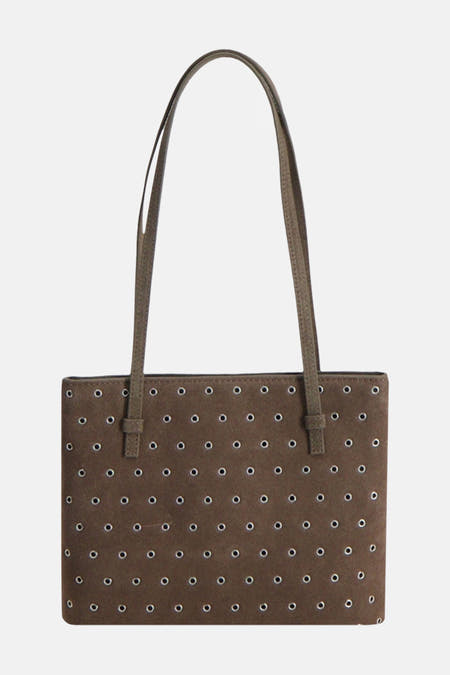 Sac à main marron de MANGO, avec des anses courtes et orné d'yeux dorés.