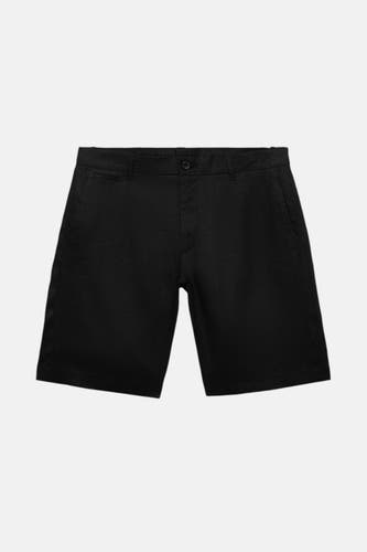 Short noir de MANGO, uni et avec une subtile texture.