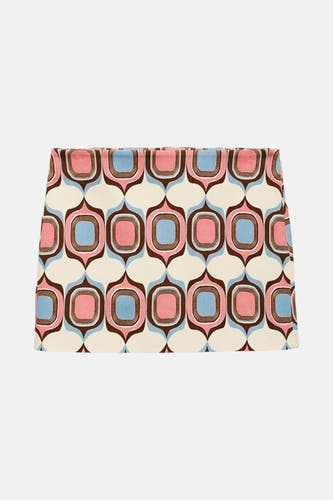 Robe multicolore, courte de MANGO avec un motif géométrique rétro en rose, bleu et marron.