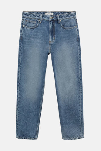 Jean tapered bleu de MANGO, avec un lavage denim classique et des jambes droites.