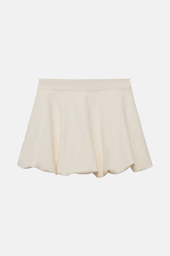Crème short jupe de MANGO, avec une coupe ample et une texture lisse.
